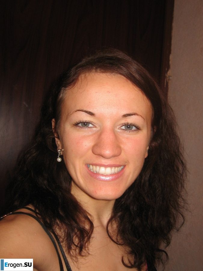 a young couple hanging out without panties. Photo 21