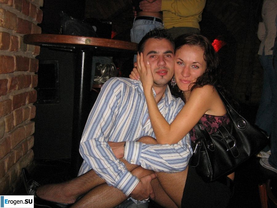 a young couple hanging out without panties. Photo 23