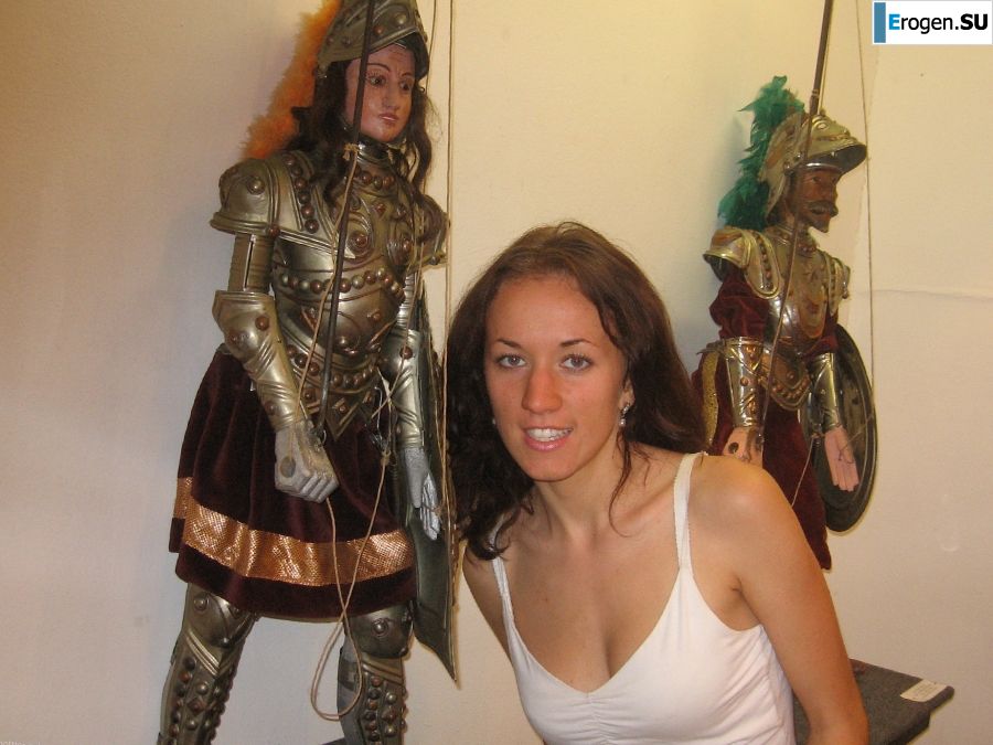 a young couple hanging out without panties. Photo 26