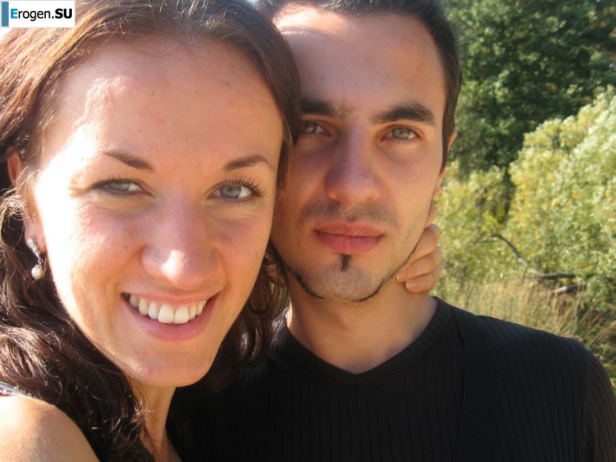 a young couple hanging out without panties. Photo 32