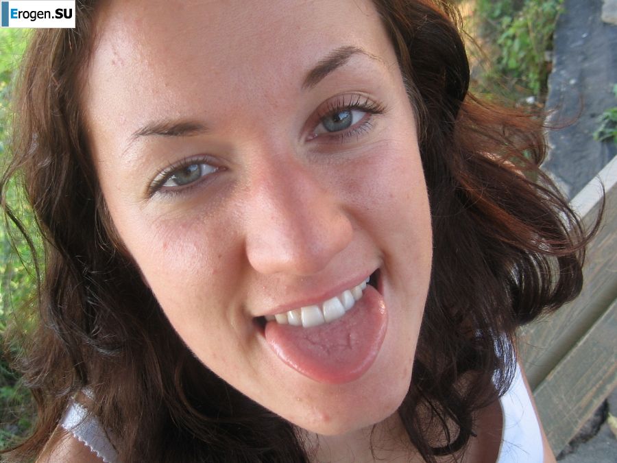 a young couple hanging out without panties. Photo 4