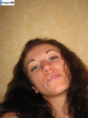 a young couple hanging out without panties. Thumb 19