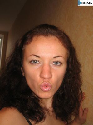 a young couple hanging out without panties. Thumb 20