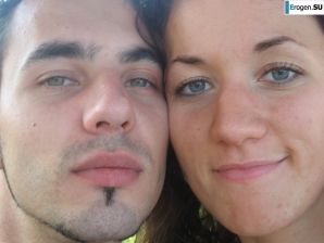 a young couple hanging out without panties. Thumb 33