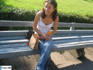 a young couple hanging out without panties. Thumb 5