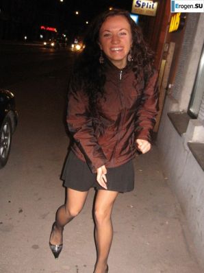 a young couple hanging out without panties. Thumb 9