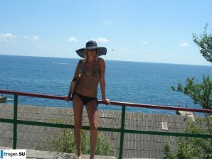 свадьба и медовый месяц блондинистой модели. Эскиз 17