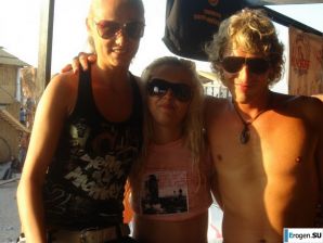 свадьба и медовый месяц блондинистой модели. Эскиз 39