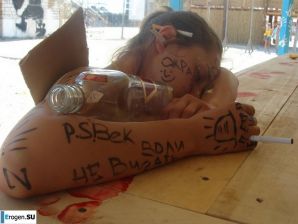 свадьба и медовый месяц блондинистой модели. Эскиз 40