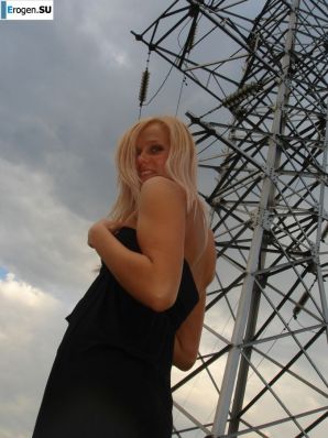 свадьба и медовый месяц блондинистой модели. Эскиз 6