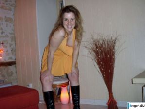 a magnificent girl undressed waiting for his cock. Thumb 13