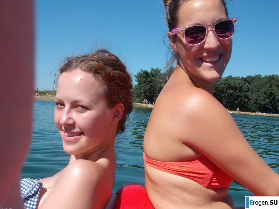 girlfriends and topless outdoor recreation. Photo 29