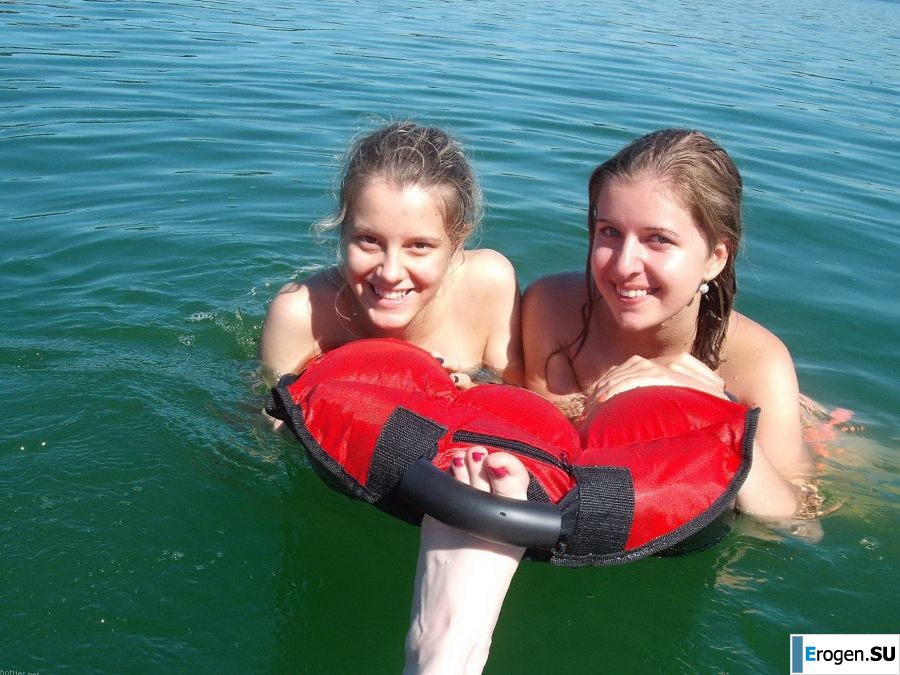 girlfriends and topless outdoor recreation. Photo 32