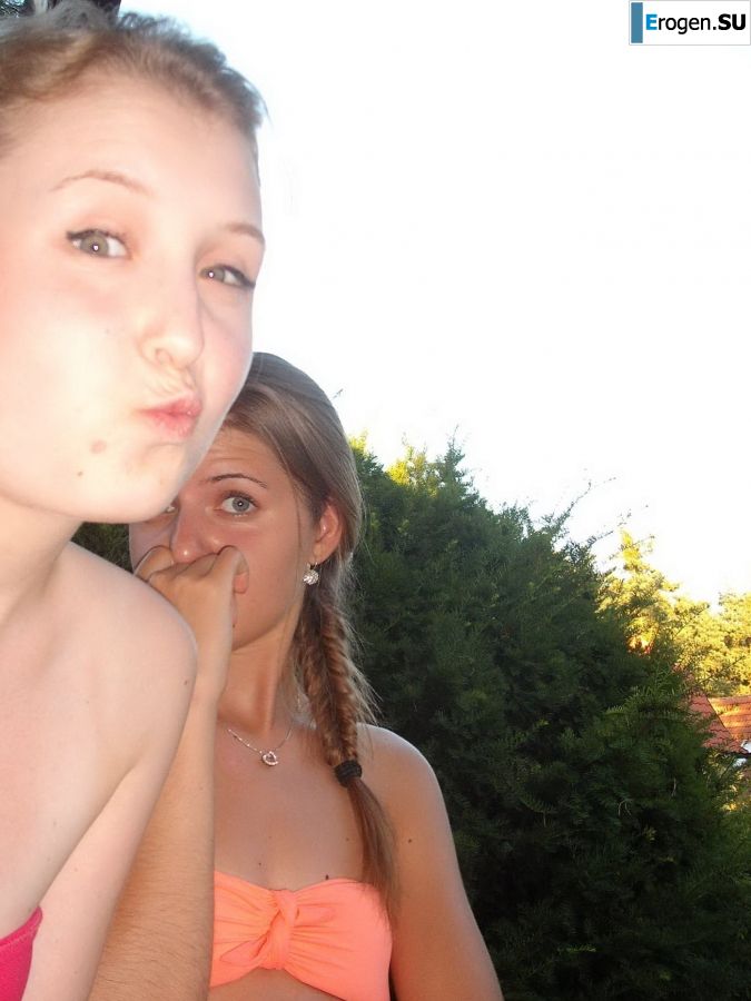 girlfriends and topless outdoor recreation. Photo 5