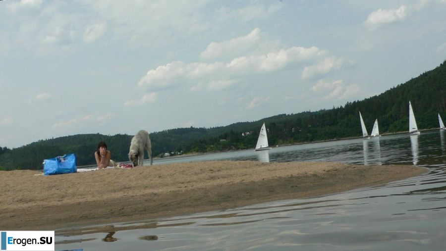 a peculiar tall girl with soft nipples. Photo 10