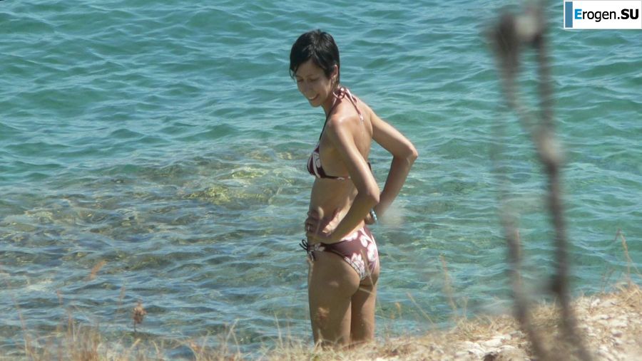 a peculiar tall girl with soft nipples. Photo 20