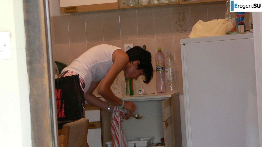 a peculiar tall girl with soft nipples. Photo 23