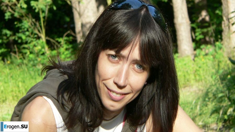 a peculiar tall girl with soft nipples. Photo 3