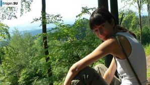 a peculiar tall girl with soft nipples. Thumb 5