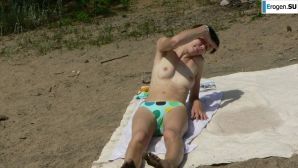 a peculiar tall girl with soft nipples. Thumb 6