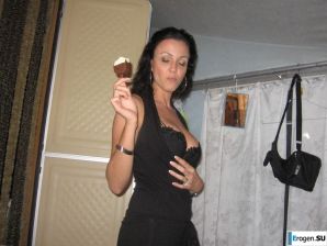 секси бэйба спасателя на пляже. Эскиз 38