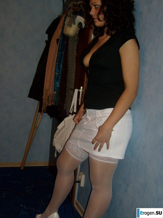 смуглая обнаженная брюнетка позирует в разных позах. Часть 2. Фото 18