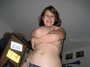 brought the guy to her room. Thumb 5