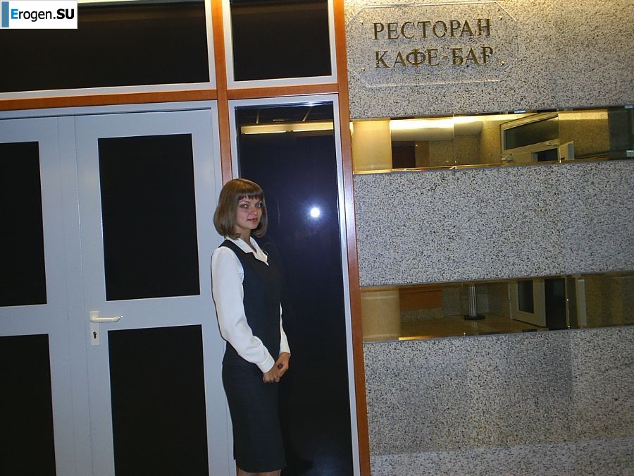 даже у официантки должна быть ню сьемка. Фото 25