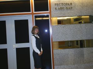 even the waitress should have a nude shot. Thumb 25