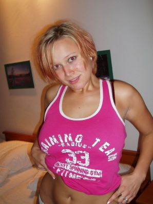 few boobs and a radiant smile. Thumb 5