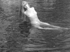 две подружки без лифчиков у реки. Часть 2. Эскиз 22