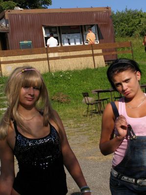 две подружки без лифчиков у реки. Часть 2. Эскиз 45