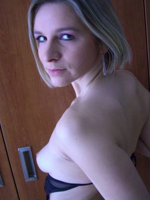 стриптиз на камеру для любовника. Часть 2. Эскиз 8