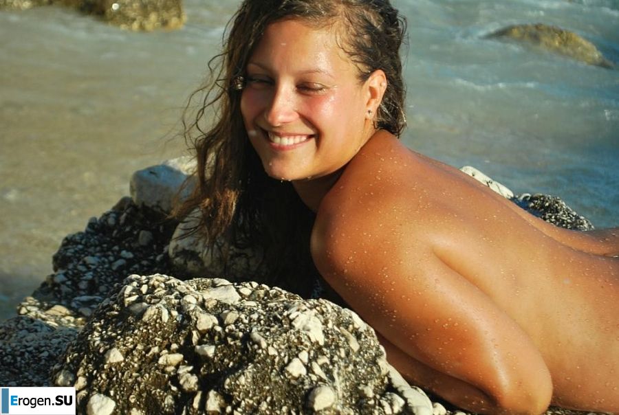 beach nudism and several girlfriends. Photo 16