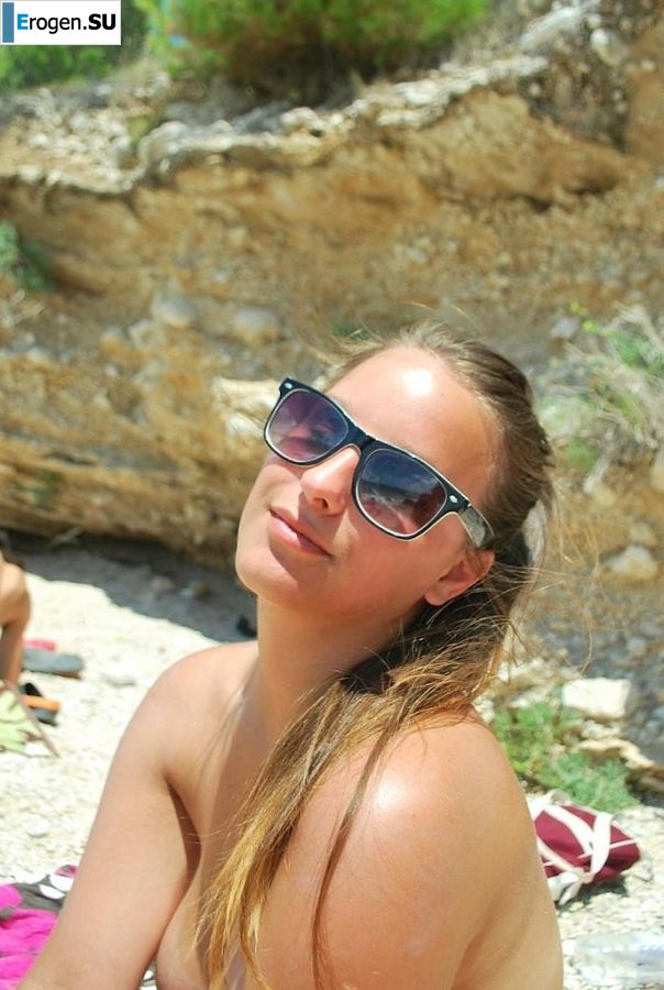 beach nudism and several girlfriends. Photo 38