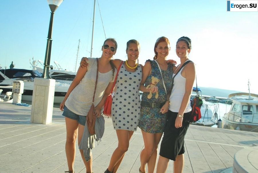 beach nudism and several girlfriends. Photo 40