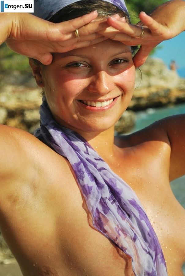 beach nudism and several girlfriends. Photo 7