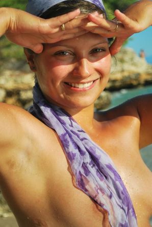 beach nudism and several girlfriends. Thumb 7