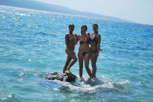 beach nudism and several girlfriends. Part 3. Thumb 31