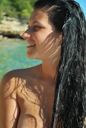 beach nudism and several girlfriends. Part 4. Thumb 26