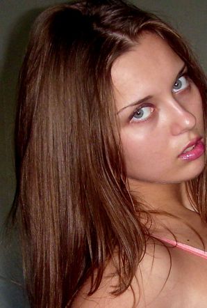 Алина раздевается для своих подписчиков. Эскиз 16