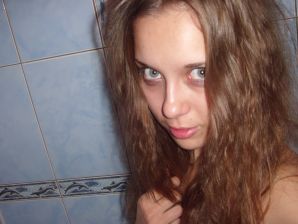 Алина раздевается для своих подписчиков. Эскиз 24