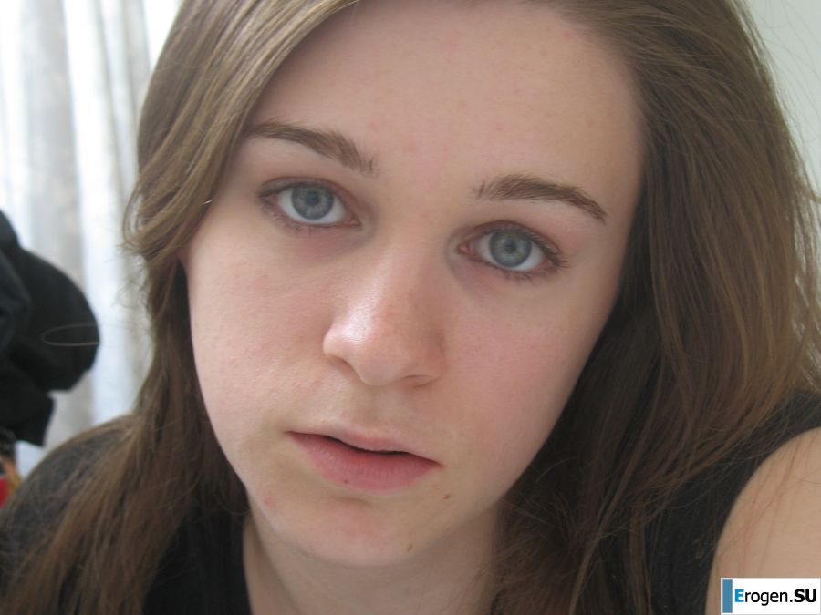 Брюнетка в откровенных нарядах и без ничего. Фото 23