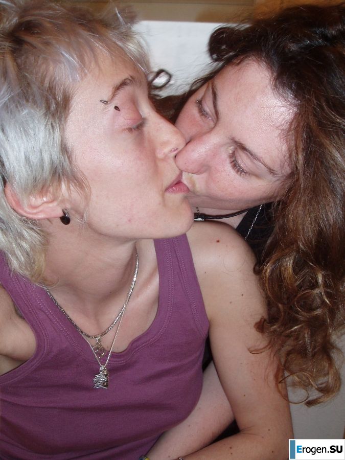 Lesbian on vacation with a friend. Photo 14