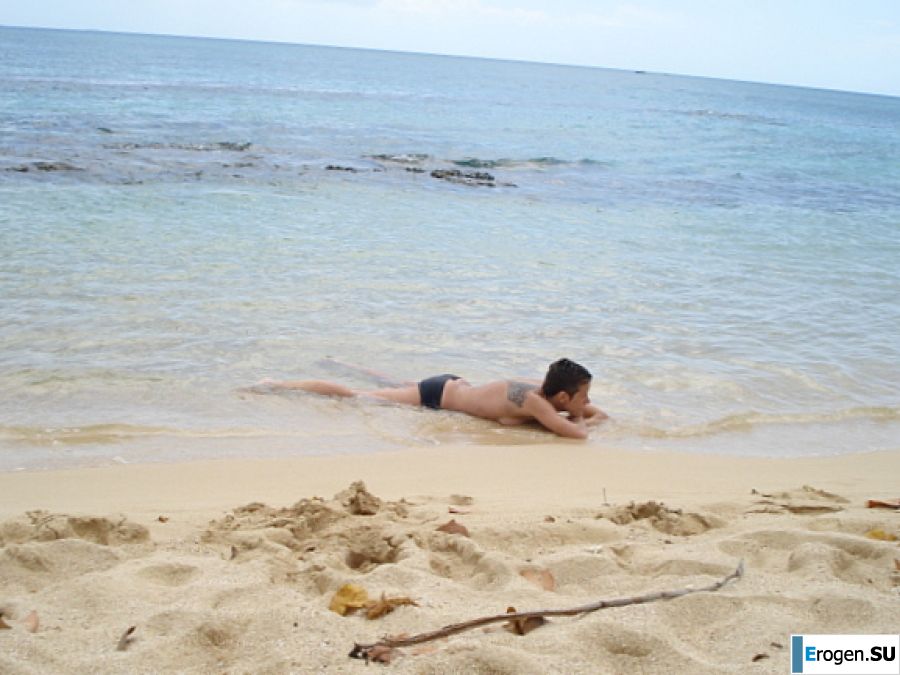 Lesbian on vacation with a friend. Photo 36