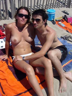 Lesbian on vacation with a friend. Thumb 26