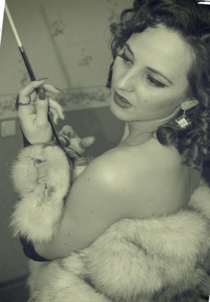 Секс вайф из Херсона и зеркалка мужа. Эскиз 11