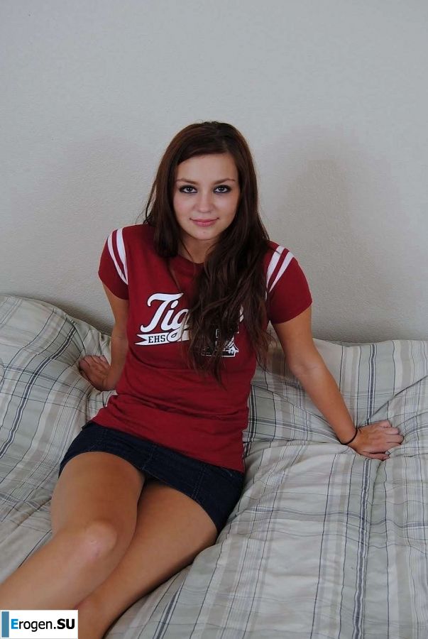 Students and their naked shots. Photo 11