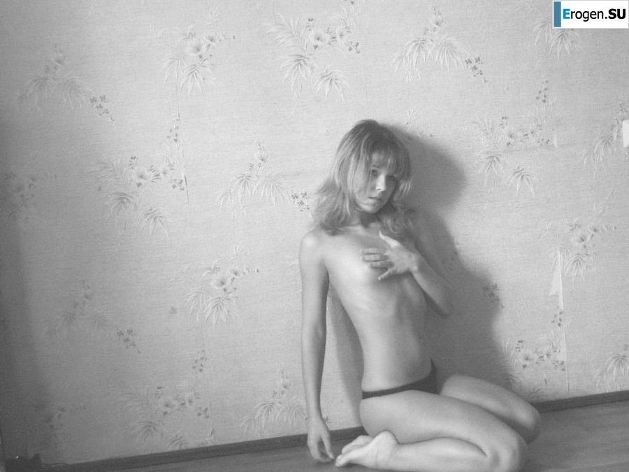 Students and their naked shots. Photo 36