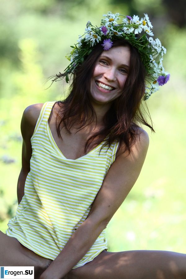 undressed outdoors in front of the photographer. Photo 16